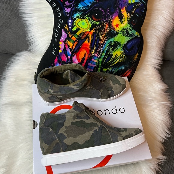 Blondo Glenda Camoflage Suede Waterproof - Picture 8 of 10